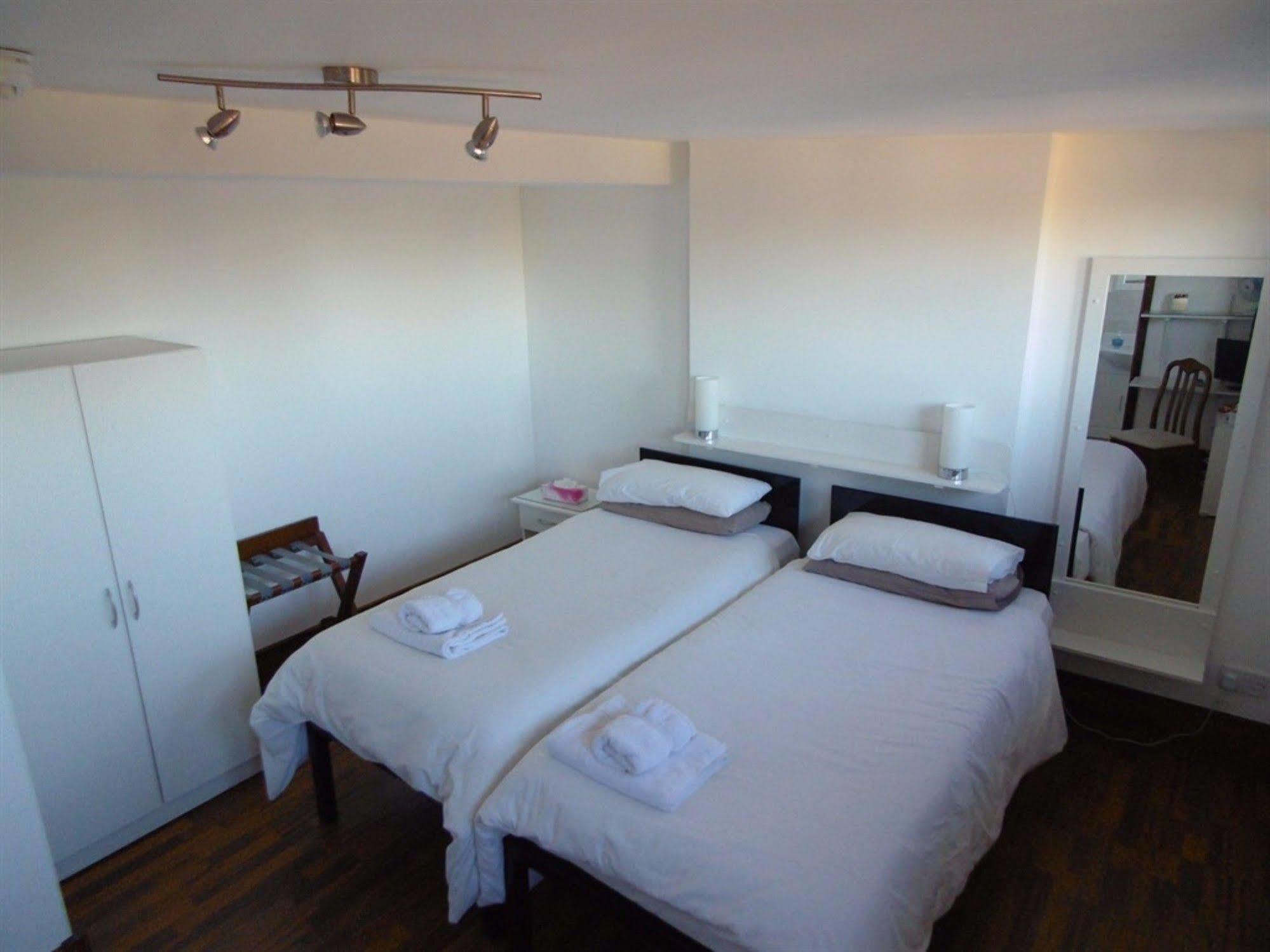 בוטל Breeze Guest House מראה חיצוני תמונה
