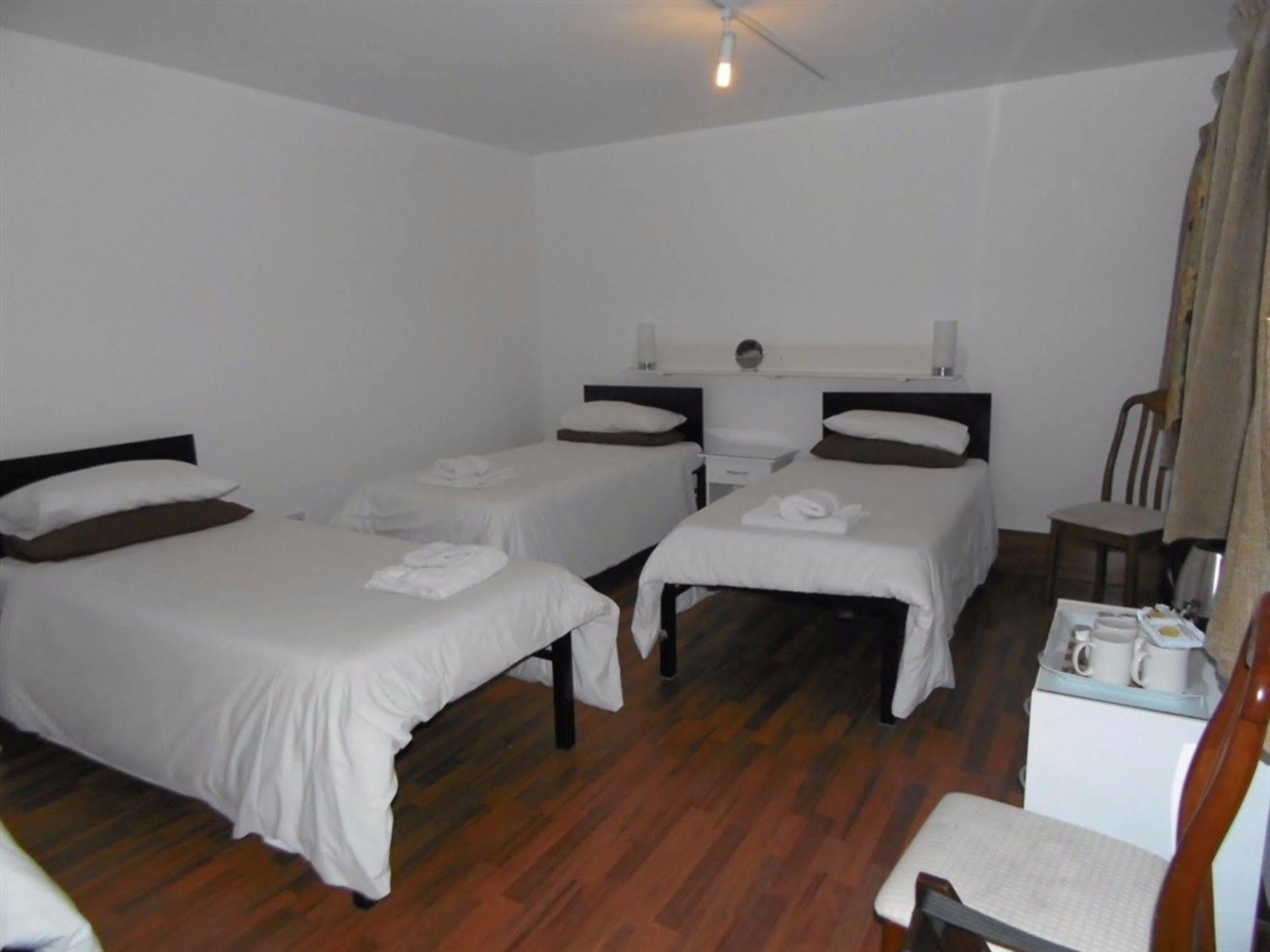 בוטל Breeze Guest House מראה חיצוני תמונה